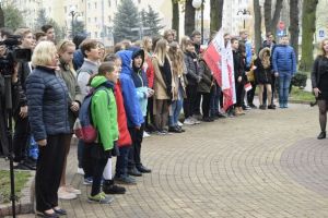 SP 5 przy pomniku Marszałka Józefa Piłsudskiego