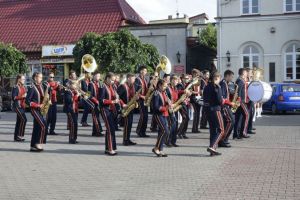 Koncert MOD z musztrą paradną