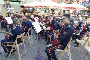 Koncert MOD z musztrą paradną