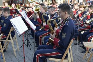 Koncert MOD z musztrą paradną