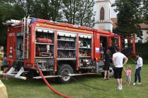 Strażacy z OSP i harcerze pod zamkiem