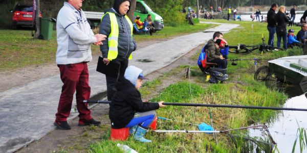 Dzień dziecka z wędkarzami