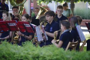 Koncert MOD i występy mażoretek