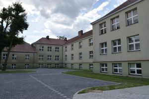 Dziedziniec SP 1