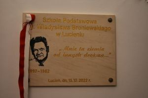 Nadanie imienia Szkole w Lucieniu i przekazanie sztandaru