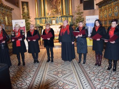 chór Arce Cantores na koncercie kolęd i pastorałek