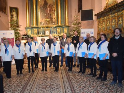 chór Arce Cantores na koncercie kolęd i pastorałek