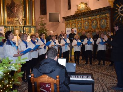 chór Arce Cantores na koncercie kolęd i pastorałek