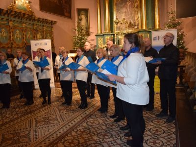 chór Arce Cantores na koncercie kolęd i pastorałek