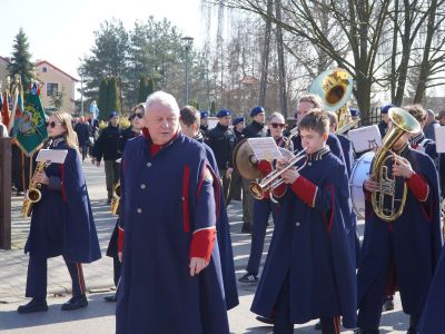 Nadanie sztandaru Szkole Podstawowej nr 5 im. Księcia Mazowieckiego Siemowita IV w Gostyninie