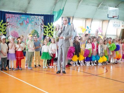Wiosenny koncert pełen uśmiechów – mali artyści z Przedszkola nr 1 w Gostyninie oczarowali publiczność.