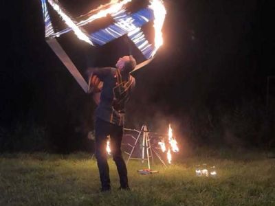 „Magia Ognia” hipnotyzujące widowisko podczas II Ogólnopolskiego Biegu Gostynińska Nocna 5