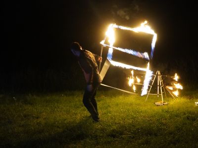 „Magia Ognia” hipnotyzujące widowisko podczas II Ogólnopolskiego Biegu Gostynińska Nocna 5