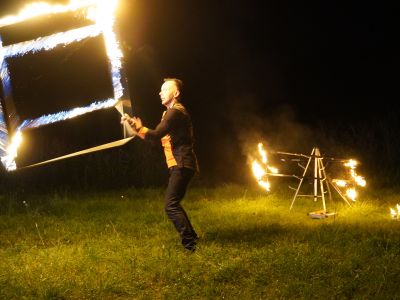 „Magia Ognia” hipnotyzujące widowisko podczas II Ogólnopolskiego Biegu Gostynińska Nocna 5