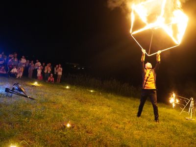 „Magia Ognia” hipnotyzujące widowisko podczas II Ogólnopolskiego Biegu Gostynińska Nocna 5