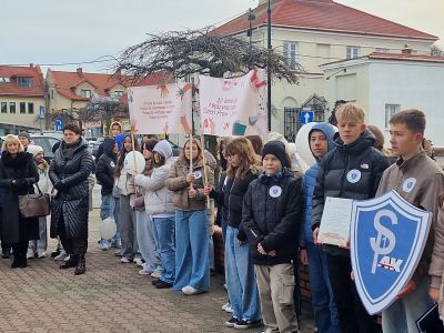 Młodzież ze Szkoły Podstawowej nr 1 świętuje Międzynarodowy Dzień Praw Dziecka