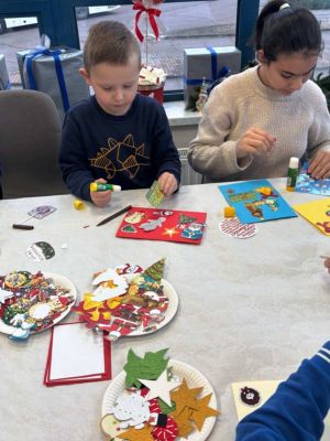 Warsztaty „Świąteczne Mosty Pokoleń” w Miejskim Ośrodku Pomocy Społecznej w Gostyninie