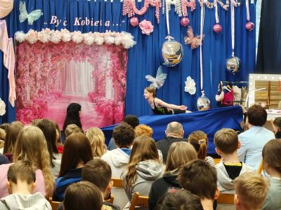 „Kobietą być…” – Inspirująca lekcja historii i pasji w SP nr 3