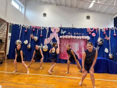 „Kobietą być…” – Inspirująca lekcja historii i pasji w SP nr 3