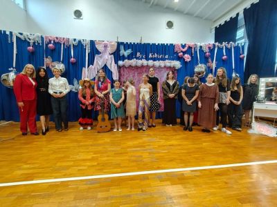 „Kobietą być…” – Inspirująca lekcja historii i pasji w SP nr 3