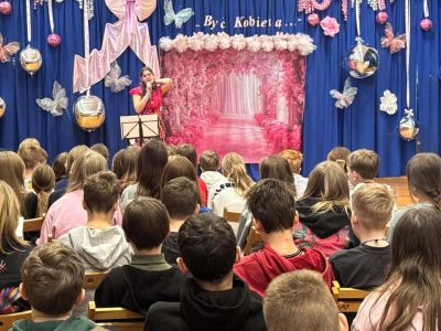 „Kobietą być…” – Inspirująca lekcja historii i pasji w SP nr 3