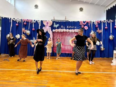 „Kobietą być…” – Inspirująca lekcja historii i pasji w SP nr 3