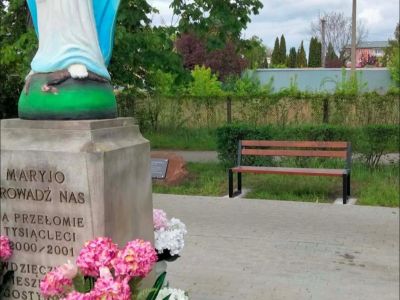 W nowych punktach naszego miasta pojawiły się kolejne ławki
