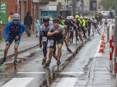 Świetny występ łyżworolkarzy UKS Zwoleń-Team. Kacper Niedźwiedzki na podium OPEN