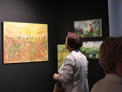 Sztuka wróciła do MCK. Wernisaż wystawy Krzysztofa Kopra w odnowionej galerii