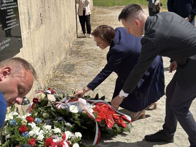 odsłonięcia tablicy upamiętniającej Żydów z centralnej Polski zamordowanych w niemieckim nazistowskim obozie zagłady...