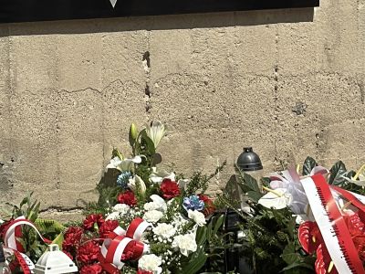 odsłonięcia tablicy upamiętniającej Żydów z centralnej Polski zamordowanych w niemieckim nazistowskim obozie zagłady...