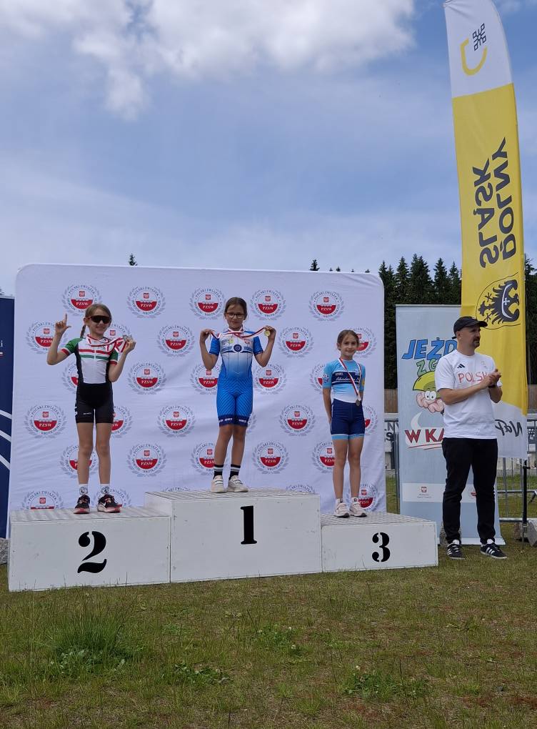 Zofia Deroń z 4 medalami Ogólnopolskich Zawodów Dzieci