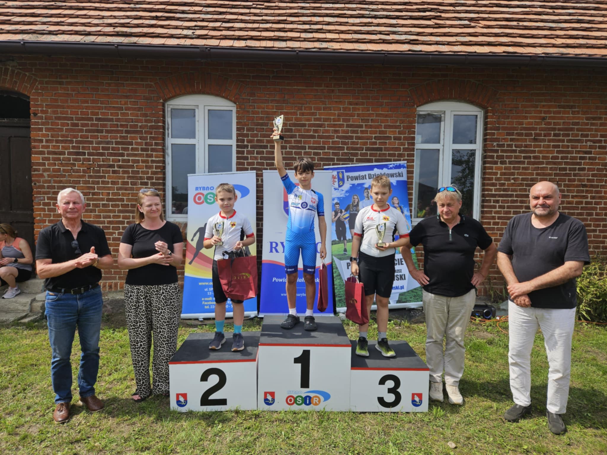 Rolkarze UKS Zwoleń-Team z 2 i 3 miejscem 10 etapu Długodystansowego Pucharu Polski w Rybnie