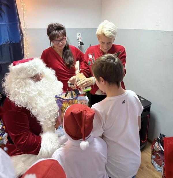 Wigilijna atmosfera i dziecięca radość w świetlicy „Bartek”