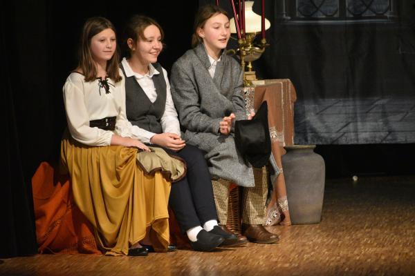 Uczniowie SP nr 5 zaprezentowali „Opowieść wigilijną” w MCK w Gostyninie